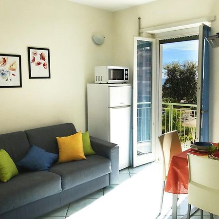 Residence Marconi Терачина Екстериор снимка