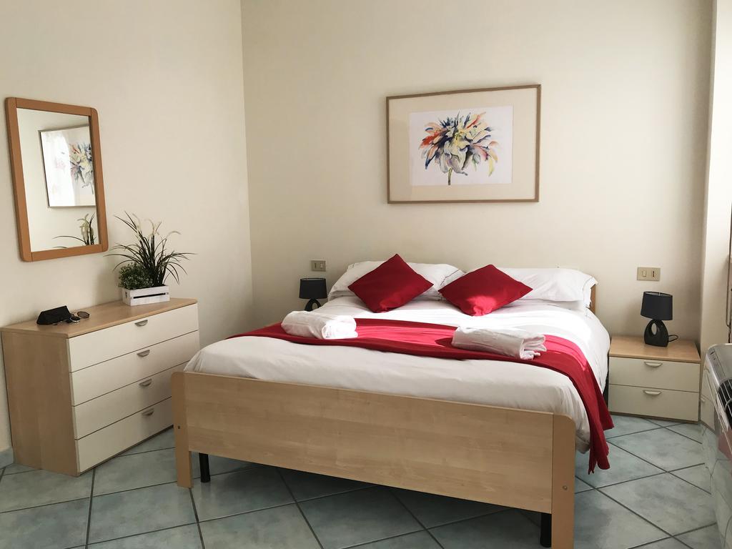 Residence Marconi Терачина Екстериор снимка