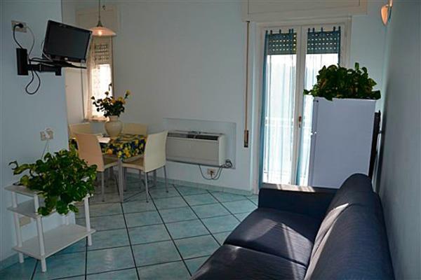 Residence Marconi Терачина Екстериор снимка